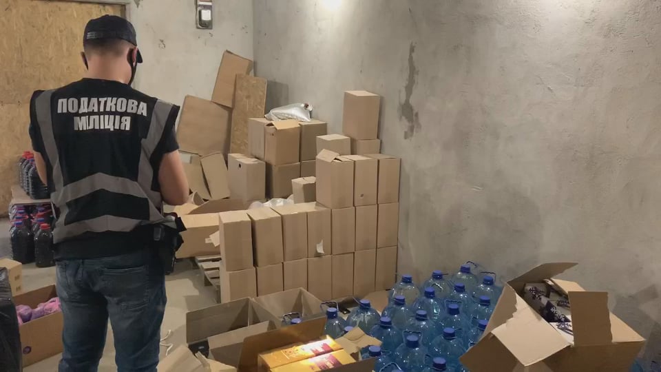 На Днепропетровщине спецслужбы задержали крупных поставщиков фальсифицированного алкоголя - рис. 2