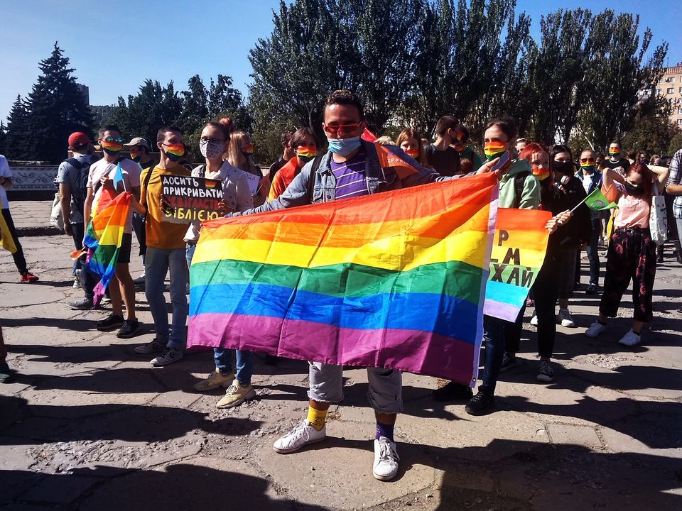 В Запорожье прошла акция за права ЛГБТ-людей - рис. 2