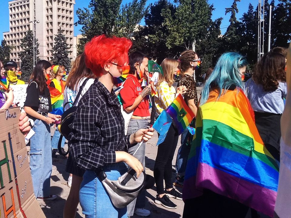 В Запорожье прошла акция за права ЛГБТ-людей - рис. 1