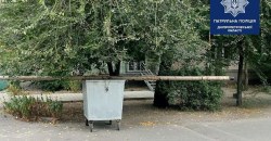 В Днепре двое злоумышленников пытались сдать мусорный бак на металлолом - рис. 16