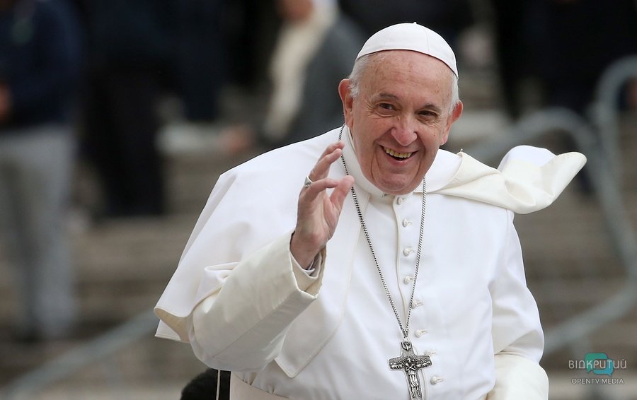 «Бог любит всех своих детей», — Папа Римский поддержал ЛГБТ-подростков - рис. 1