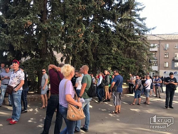 В Кривом Роге люди вышли на митинг в поддержку бастующих шахтеров - рис. 1