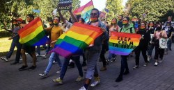 В Запорожье прошла акция за права ЛГБТ-людей - рис. 11
