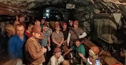 В Кривом Роге уже 11 сутки под землей протестуют шахтёры: состояние здоровья горняков ухудшается - рис. 6