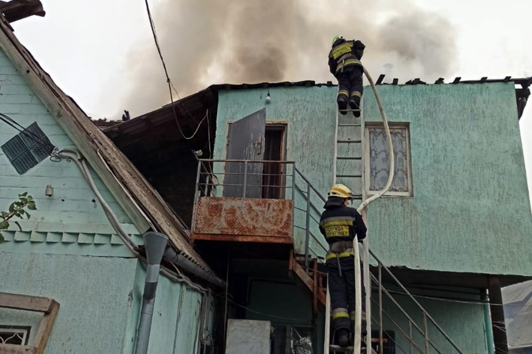В Днепре на Амуре сгорел двухэтажный дом (ФОТО) - рис. 2