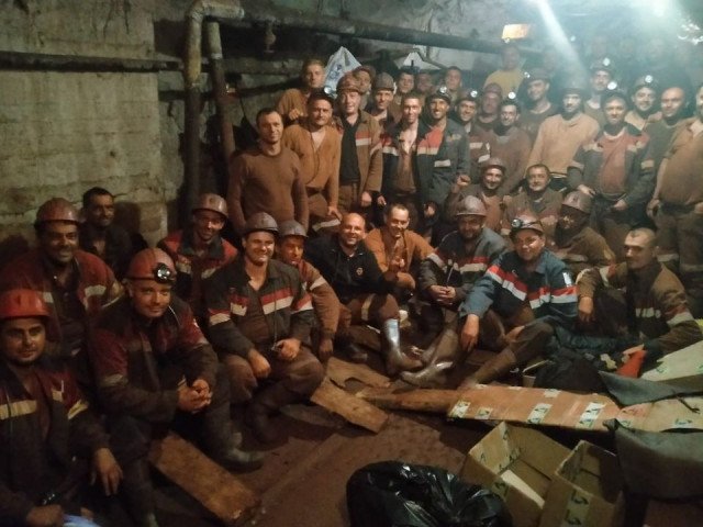 В Кривом Роге 50 шахтеров прекратили забастовку из-за проблем со здоровьем - рис. 1