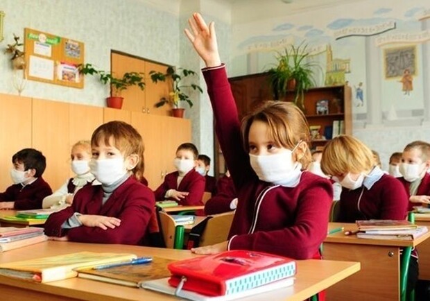 В украинских школах резко увеличилось количество больных COVID-19 - рис. 1