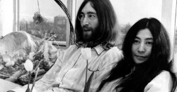 Спустя 40 лет: убийца Джона Леннона извинился перед его вдовой - рис. 7