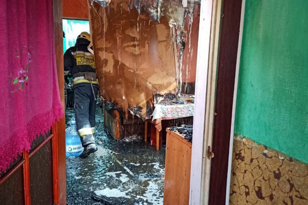 В Днепре на Амуре сгорел двухэтажный дом (ФОТО) - рис. 3