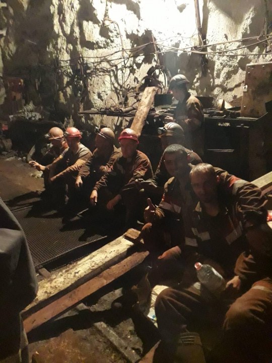 Протестующие в Кривом Роге шахтеры уже третьи сутки не выходят на поверхность - рис. 1