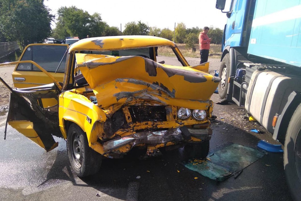 ДТП в Днепропетровской области: ребенок в коме, водителя вырезали из авто (ФОТО) - рис. 3