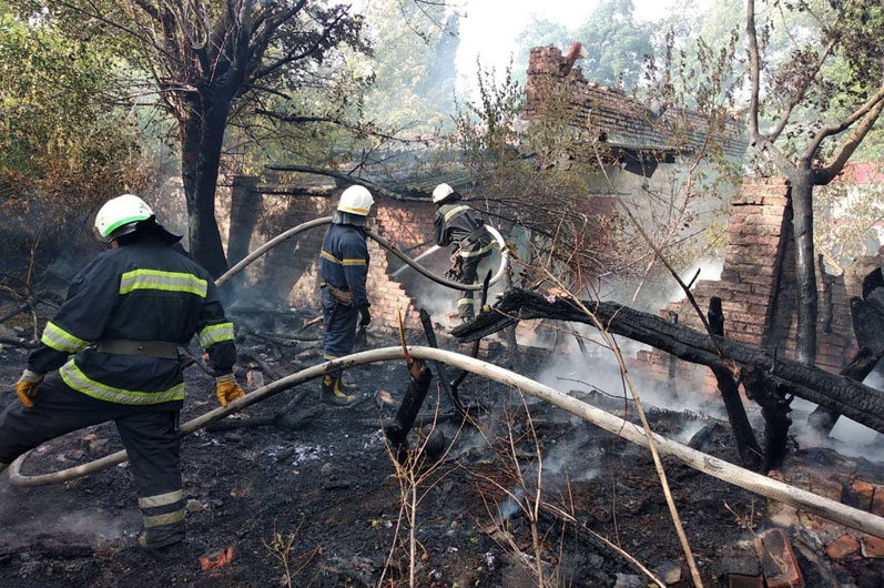 Спасатели сутки тушили пожары на территории Павлограда и Терновки - рис. 1