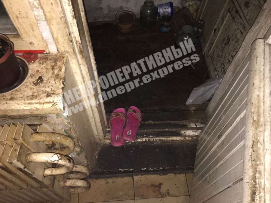 В Днепре 13-летняя девочка выпала из окна: подробности происшествия - рис. 1