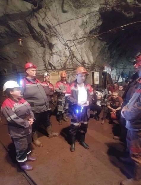 В Кривом Роге уже 11 сутки под землей протестуют шахтёры: состояние здоровья горняков ухудшается - рис. 2