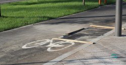 В Днепре на набережной на новой велосипедной дорожке вырезали кусок асфальта - рис. 3