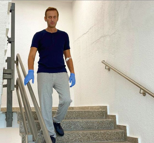 Навального выписали из больницы: врачи считают, что он может полностью выздороветь после отравления «Новичком» - рис. 1
