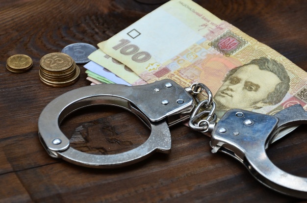 В Кривом Роге депутат и полицейский "выбивали" из людей деньги за несуществующие долги - рис. 5