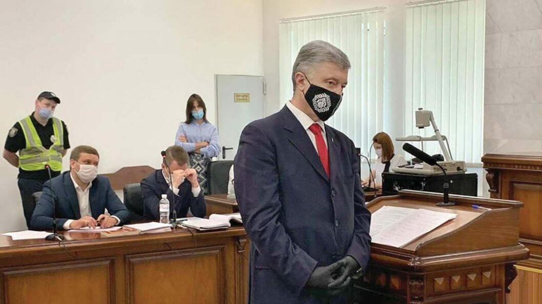 Экс-президента Порошенко обвиняют в злоупотреблении властью - рис. 1