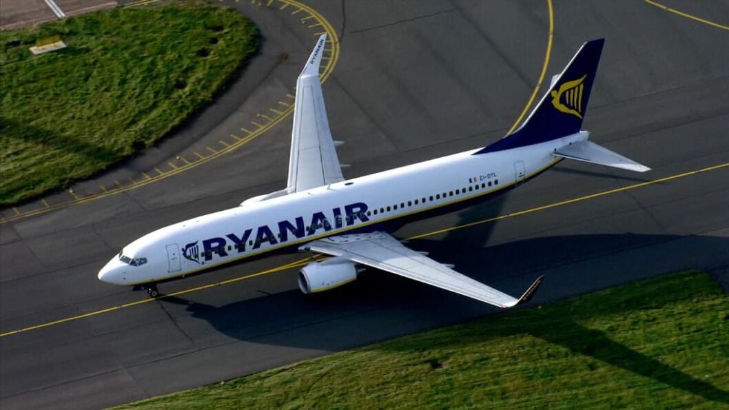 Ryanair отменил штрафы за перебронирование билетов до конца осени - рис. 1