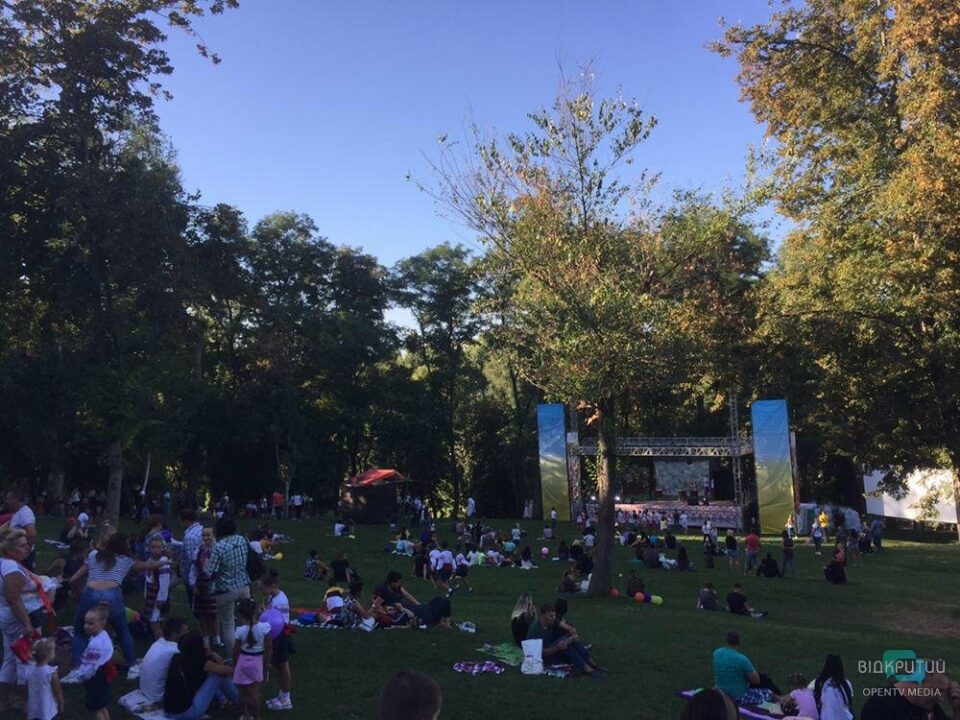 Миньоны и ярмарка: в днепровском парке Зеленый Гай отметили День города (ФОТО) - рис. 5