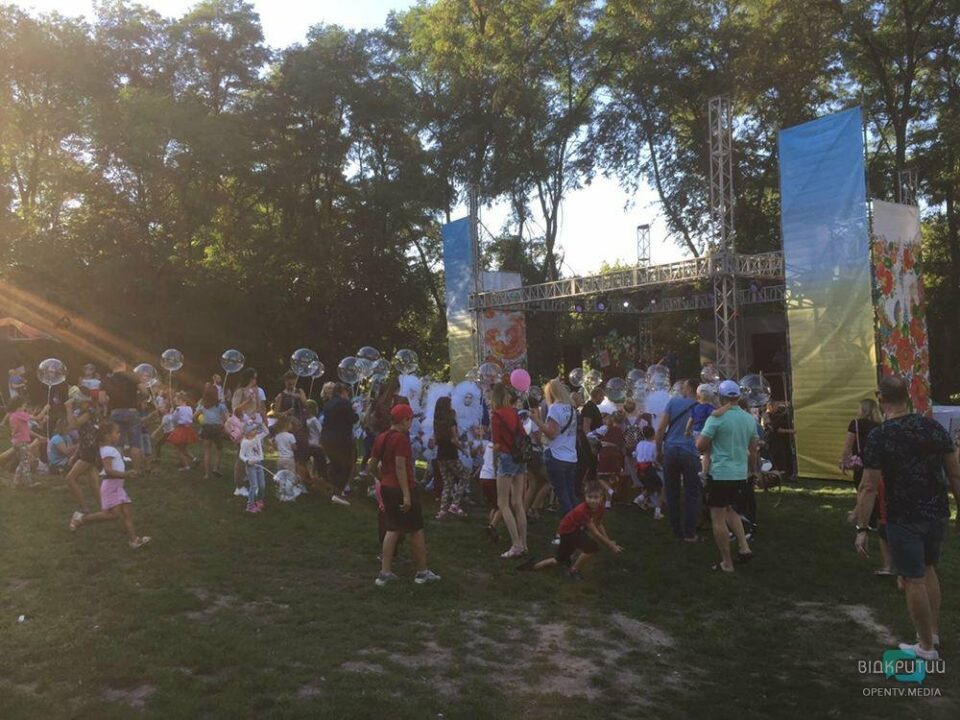 Миньоны и ярмарка: в днепровском парке Зеленый Гай отметили День города (ФОТО) - рис. 7