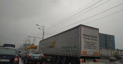 Объезжай: в Днепре пробка в сторону Нового моста (ФОТО) - рис. 7