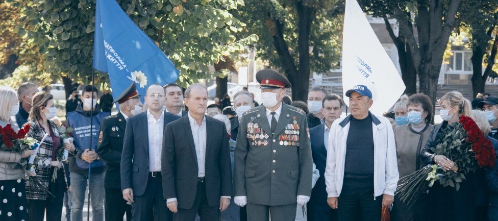 В Кривом Роге лидеры ОППОЗИЦИОННОЙ ПЛАТФОРМЫ – ЗА ЖИЗНЬ почтили память героев, освободивших Украину - рис. 7