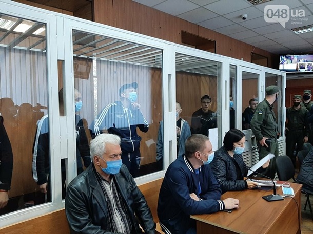 В Одессе на суде семеро подсудимых вскрыли себе вены - рис. 1