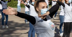 Танцы против коронавируса: в Днепре медики провели флешмоб (ФОТО, ВИДЕО) - рис. 19