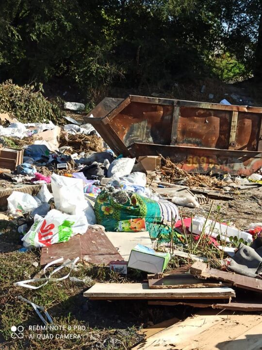 В Днепре в одном из поселков образовалась мусорная свалка - рис. 7
