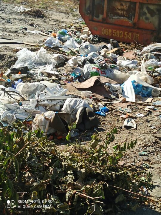 В Днепре в одном из поселков образовалась мусорная свалка - рис. 6