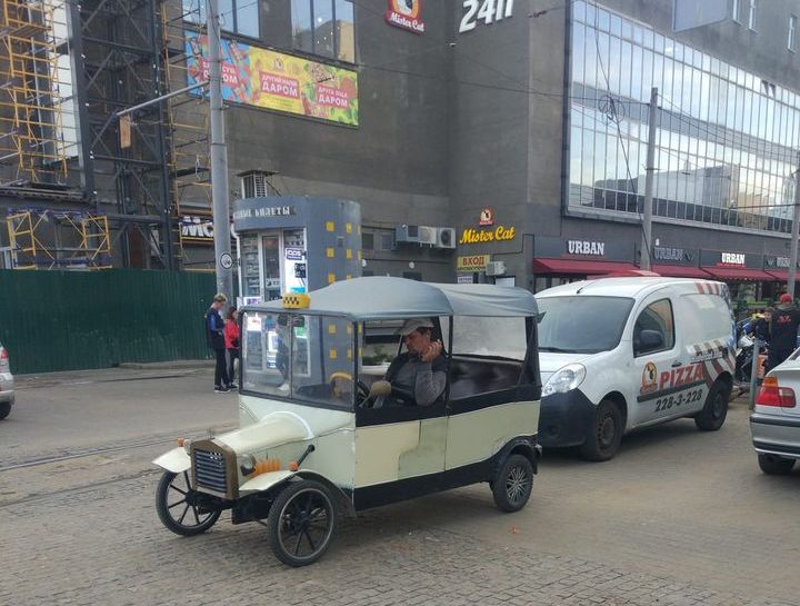На улицах Днепра появилось уникальное такси (ФОТО) - рис. 1