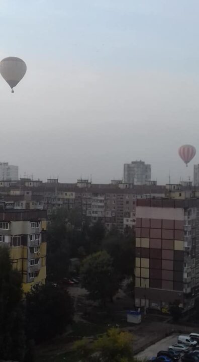 В небе над Днепром пролетали воздушные шары - рис. 1