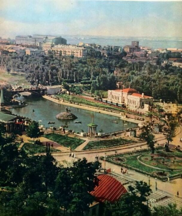 Минутка ретро: как выглядел парк Лазаря Глобы 68 лет назад - рис. 1