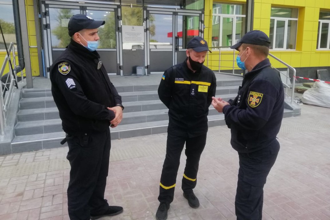 На избирательных участках Днепропетровской области работают пожарные посты - рис. 4
