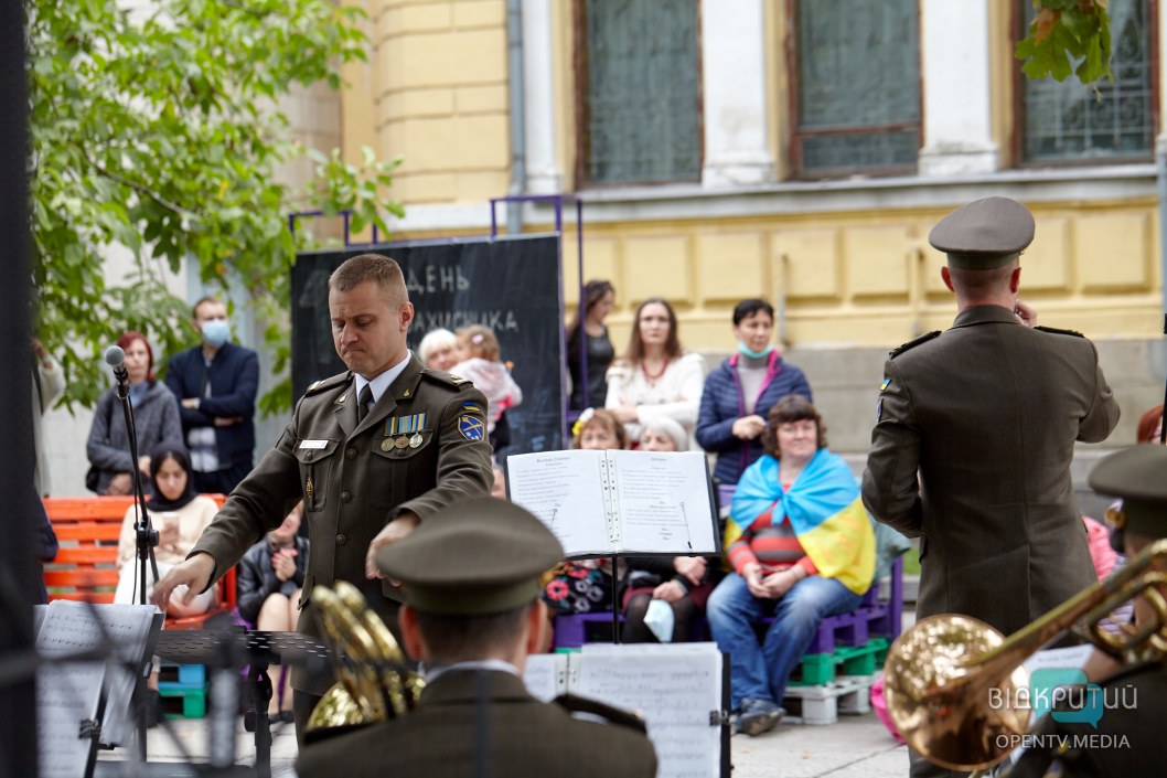 Ко Дню защитника Украины в Днепре представили новый альбом «Пісні народжені в АТО» - рис. 13