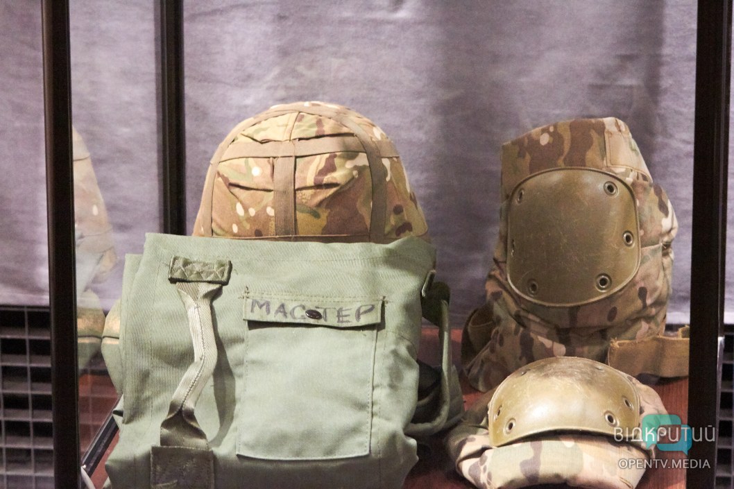 В днепровском Музее АТО представили выставку американского добровольца батальона «Донбасс» - рис. 7