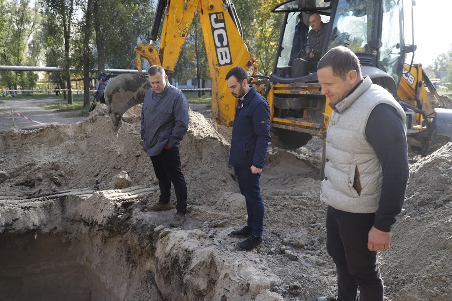 В Днепре на Победе строят дождевые коллекторы (ФОТО) - рис. 1