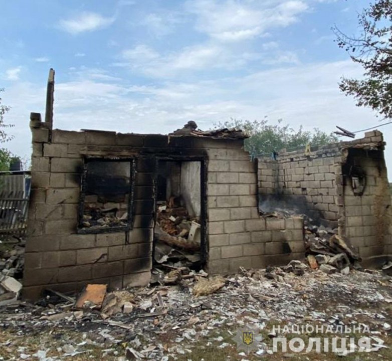 На Днепропетровщине мстительный сосед поджог дома своих знакомых - рис. 1