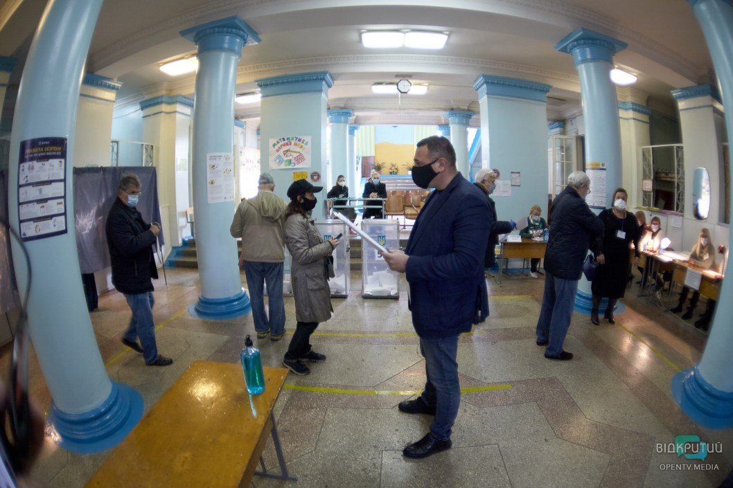 Местные выборы в Днепре: как и за что голосовал нардеп Бужанский (ФОТО) - рис. 2