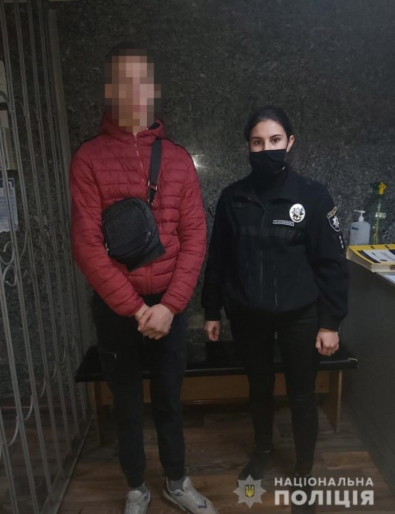 В Каменском полиция оштрафовала мать за то, что ее сын гулял у друга - рис. 1