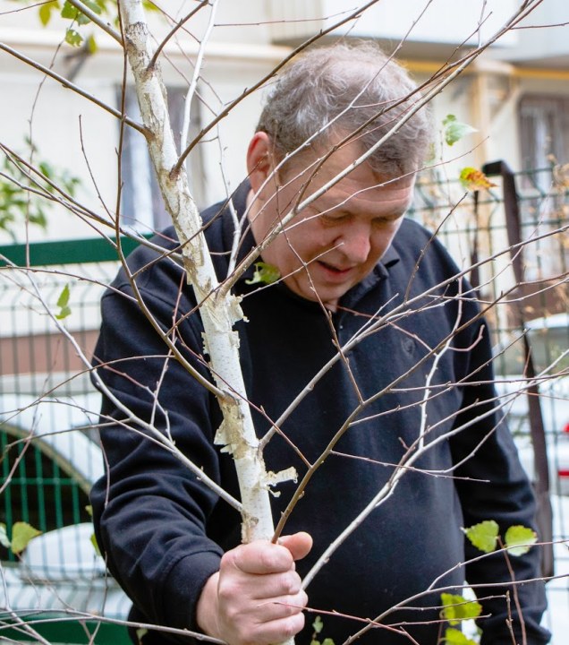 «Дніпро квітучий»: в рамках декадника в городе высадили 70 молодых деревьев - рис. 10