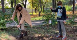 В Днепре подопечные центра поддержки детей присоединились к декаднику по высадке деревьев - рис. 9