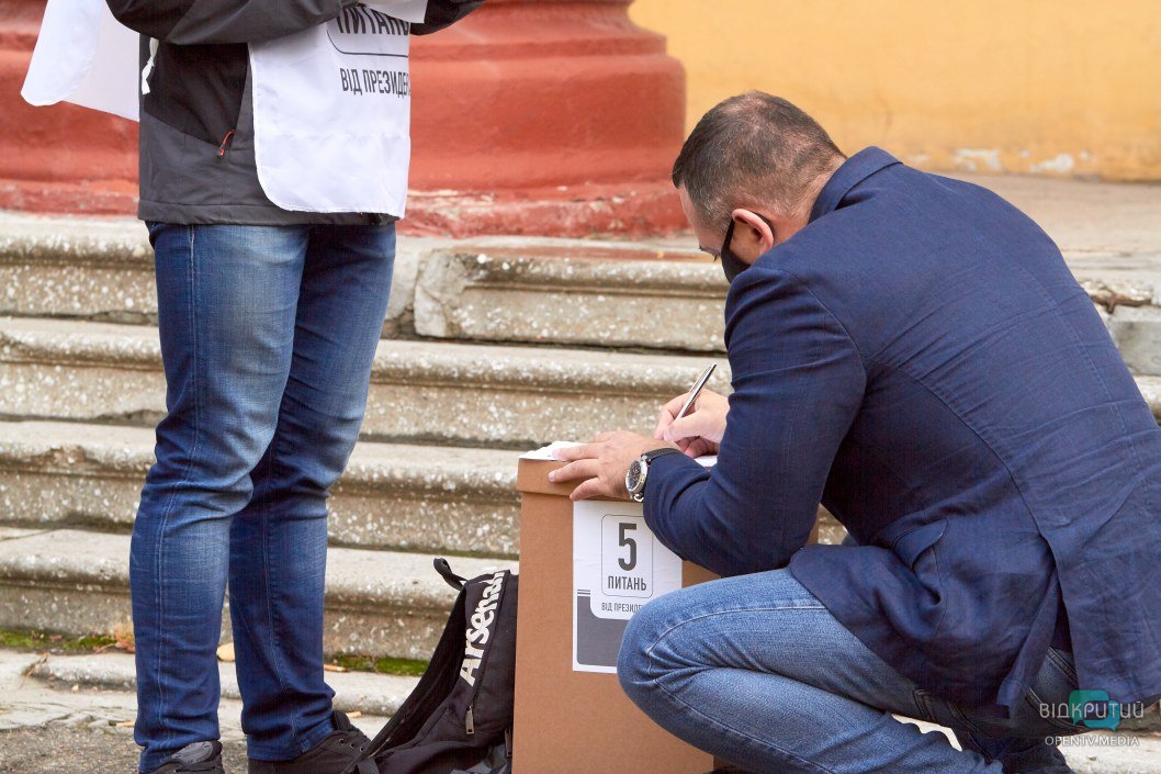 Местные выборы в Днепре: как и за что голосовал нардеп Бужанский (ФОТО) - рис. 5