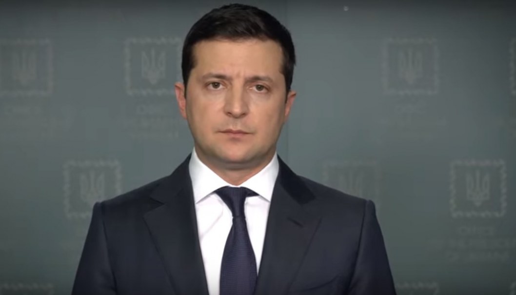 Зеленский призвал общественность не связывать пожары в Луганской области с обстрелами боевиков - рис. 1
