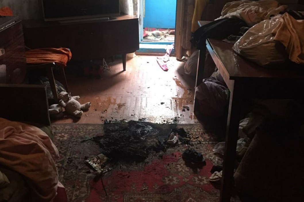 В Кривом Роге 89-летняя бабушка сама потушила пожар: двое детей пострадали - рис. 1