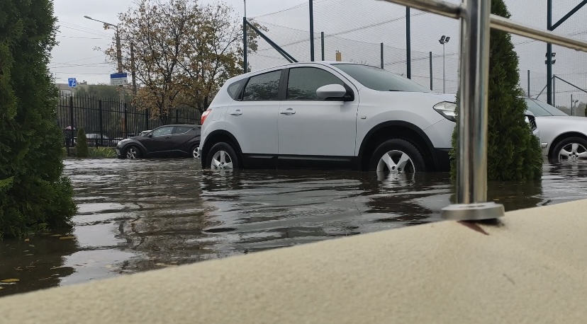 В городе потоп: сильный ливень превратил Днепр в Венецию (ФОТОРЕПОРТАЖ) - рис. 12