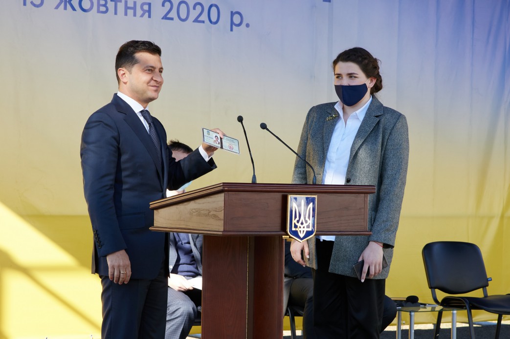 Единственная женщина-губернатор: Зеленский назначил 29-летнюю девушку главой области - рис. 1