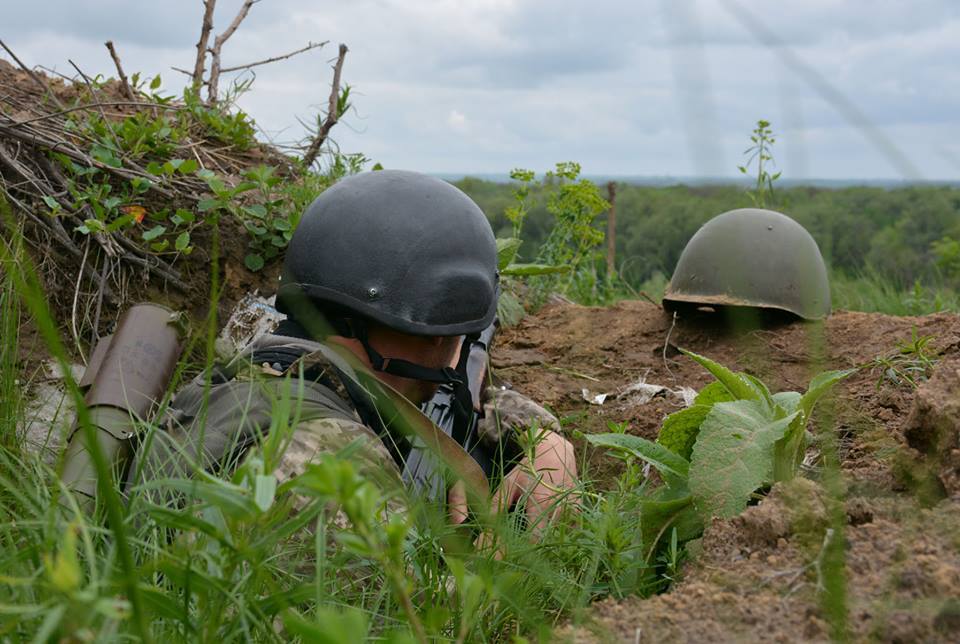 Войска РФ обстреляли украинских военных в зоне ООС: двое бойцов погибли - рис. 1