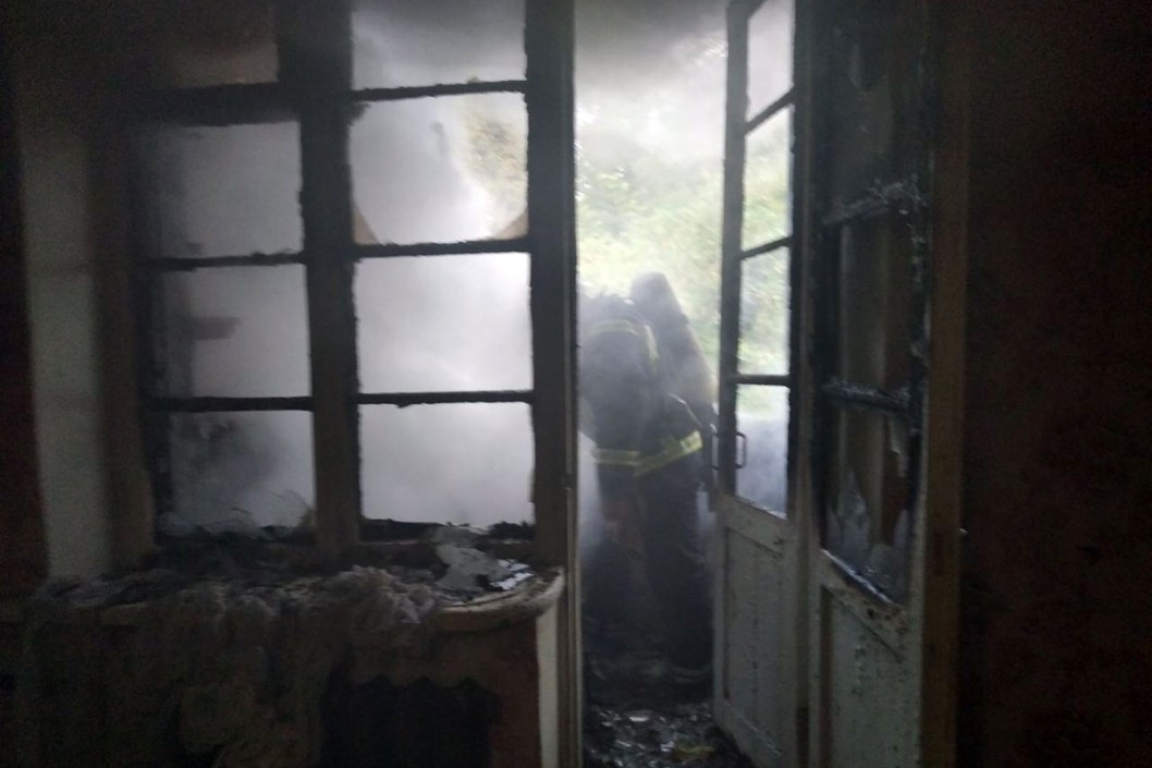 Масштабный пожар: в Каменском спасли жителей многоэтажного дома - рис. 1